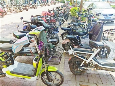 邢臺(tái)123:隨意停放機(jī)動(dòng)車(chē)電動(dòng)車(chē)、商家堆放雜物&hellip;記者走訪(fǎng)發(fā)現(xiàn),市區(qū)多處盲道被占用